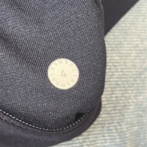 Lululemon 4 Tight Stuff Tight II 25" Midnight Navy Leggings like new condition - Picture 7 of 7